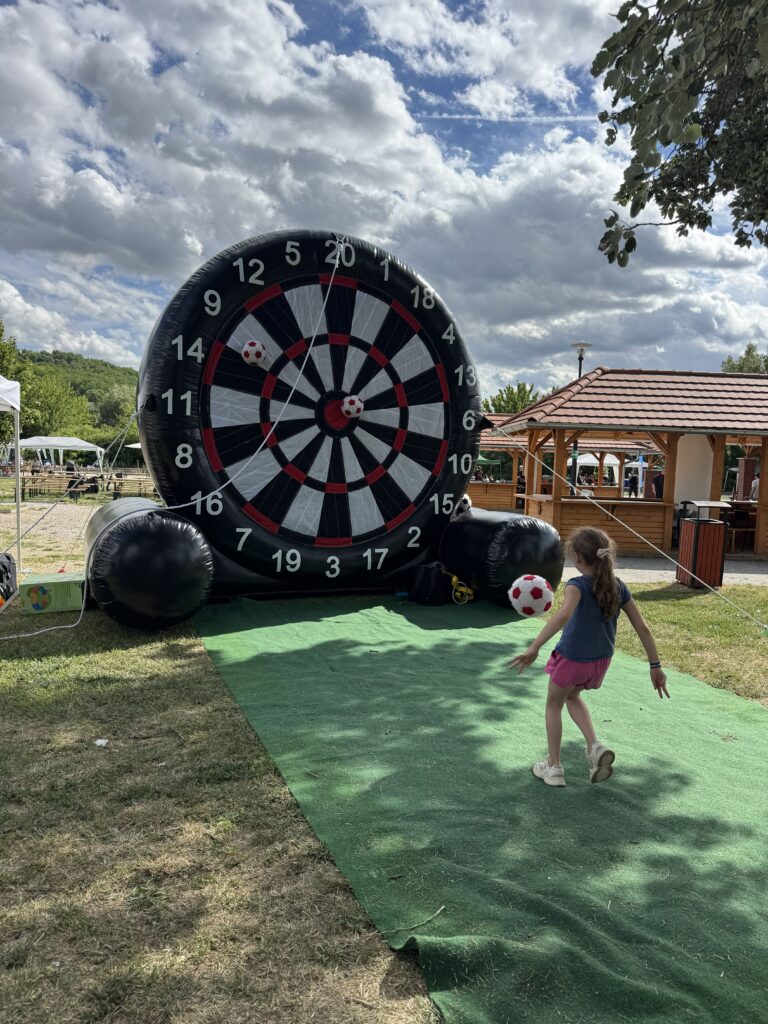 Felfújható foci darts